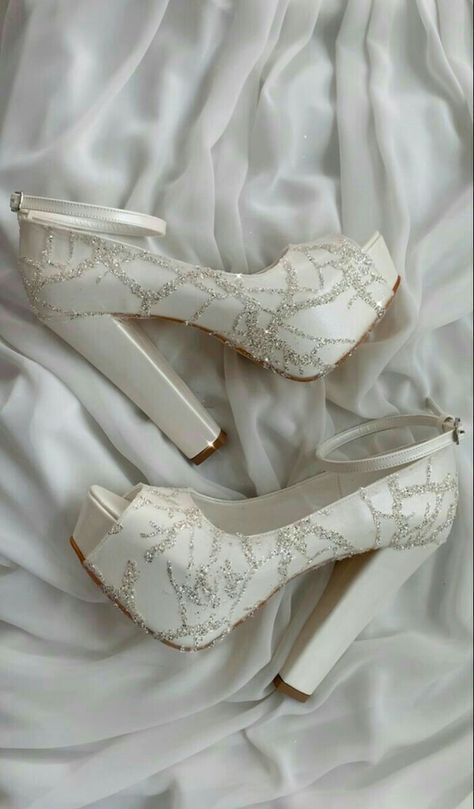 Bride Shoe, Bride Heels, Shoe Hacks, Ivory Lace Wedding Dress, Cute Shoes Heels, White High Heels, White Wedding Shoes, Fancy Wedding Dresses, Wedding Shoes Heels