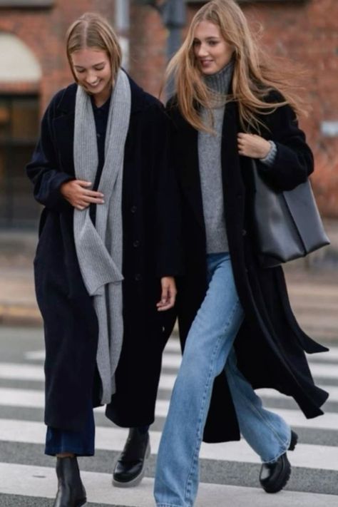 Vinter Mode Outfits, Wool Coat Outfit, Black Coat Outfit, Chelsea Boots Outfit, Looks Pinterest, Skandinavian Fashion, Mode Casual, Street Style Winter, Coat Outfits