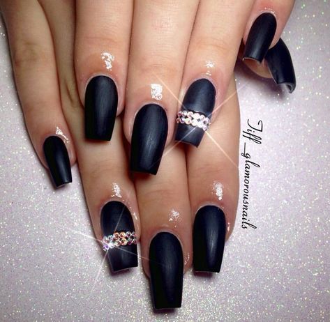 Matte black coffin nails with gemstones Black Nails With Gems Rhinestones, Nails With Gemstones, Black Shellac Nails, Stephs Nails, Black Nails With Rhinestones, Nails Gems, Black And Nude Nails, Lace Nail Design, Matt Nails