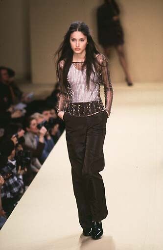 Rock Female Outfit, Casual Runway, Gothic Runway Fashion 90s, Metal Inspired Outfit, Korina Longin 90s, Grunge Runway, 90s Vampire Outfit, Gothic Fashion Summer, Gothic 70s Fashion