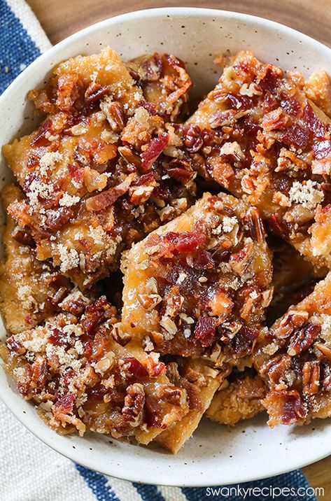 Maple Bacon Crack - You'll love this sweet and salty breakfast pastry this holiday season! Everyone raves that it's delicious! This easy to make maple bacon crack tastes just like an overnight french toast casserole. Brunch Ideas With Bacon, Maple Bacon Cream Cheese, Maple Bacon Desserts, Maple Bacon Twists, Maple Bacon French Toast, Maple Bacon Recipes, Maple Candy Bacon, Atkins Breakfast, Caramel Bacon