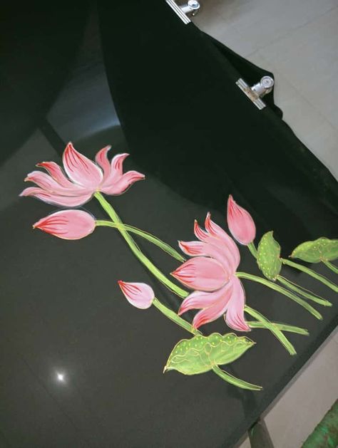 Lotus Painting On Blouse, Lotus Painting On Fabric, Fabric Painting Flowers, Fabric Painting Ideas, Painted Dupatta, Lotus Fabric, Fabric Colour Painting, Saree Painting Designs, Flower Pattern Drawing