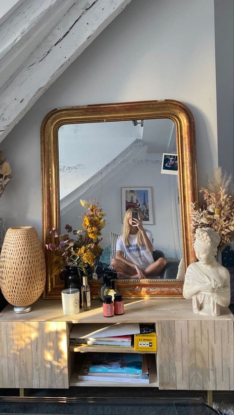 Cozy Selfie, Cool Girl Bedrooms, Uni Room, Student House, Room Design Bedroom, Dream Room Inspiration, Dream Apartment, House Room, Dream Rooms