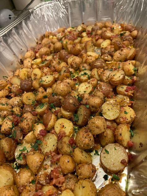 Quick Dinner Sides, Garlic Parmesan Roasted Potatoes, Rosemary Roast, Garlic Roast, Parmesan Roasted Potatoes, Garlic Roasted Potatoes, Roasted Potato Recipes, Vegan Roast, Potato Sides