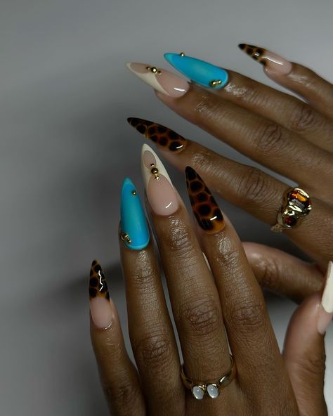 Another replica of this set coming sooooon!! Fall November, Acrylic Nails Almond Shape, Hot Nail Designs, Chic Nail Designs, November Nails, Fall Nail Trends, Almond Nails Designs, Almond Acrylic Nails, Almond Nail