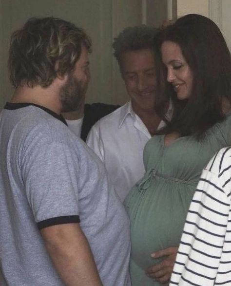 Angelina Jolie Pregnant, Angelina Jolie Style, Brad And Angelina, Brad Pitt And Angelina Jolie, Dustin Hoffman, Jolie Pitt, Maternity Chic, Twin Pregnancy, Kung Fu Panda