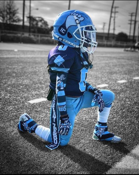 Girls Playing Football, Football Team Pictures, Kids Playing Football, Peewee Football, Tackle Football, Football Drip, Football Pics, Boys Football, Football Photography