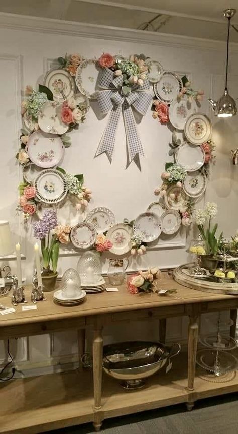 Teacup Crafts, China Crafts, Door Entrance, Deco Originale, Shabby Chic Crafts, Beautiful Table Settings, Home Decor Vintage, Vintage Crafts, Wreath Crafts