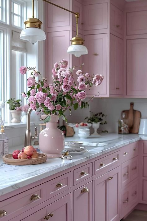 Pink Cabinets Kitchen, Modern Pink Kitchen, Pink House Interior, Pink Kitchen Designs, Pink Kitchen Ideas, Decor Cozinha, Pink Kitchens, Pink Cabinets, Pink Rooms