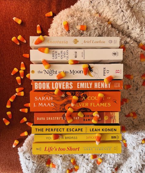 Candy Corn Book Stack, Fall Bookstagram Ideas, Cozy Halloween Books, Halloween Book Aesthetic, October Bookstagram, Halloween Bookstagram, Fall Bookstagram, Aesthetic Book Stack, Autumn Studying