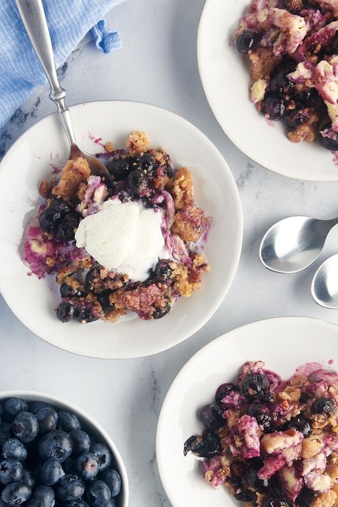 A layer of rich cream cheese makes this blueberry crisp recipe truly special! You’ll love the contrast of tangy cream cheese with the sweet berries and cinnamon-infused crumble topping. Individual Blueberry Crisp, Blueberry Crisp For One, Mini Blueberry Crumble, Easy Blueberry Crisp, Gluten Free Blueberry Crisp, Baked Fruit Desserts, Rhubarb Cheesecake, Blueberry Crisp Recipe, Easy Peach Crisp