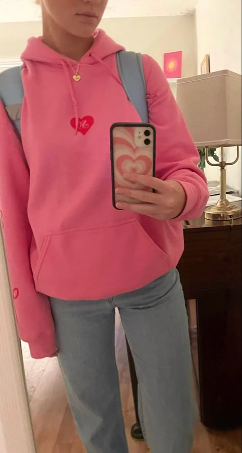 Barbie Hoodie Outfit, Light Pink Zip Up Hoodie Outfit, Pink Hoodie Outfit Ideas, Pink Outfit School, Pink Sweatshirt Outfit Aesthetic, Hot Pink Hoodie Outfit, Pink Crewneck Outfit, Pink Hoodie Outfit Aesthetic, Pink School Outfits