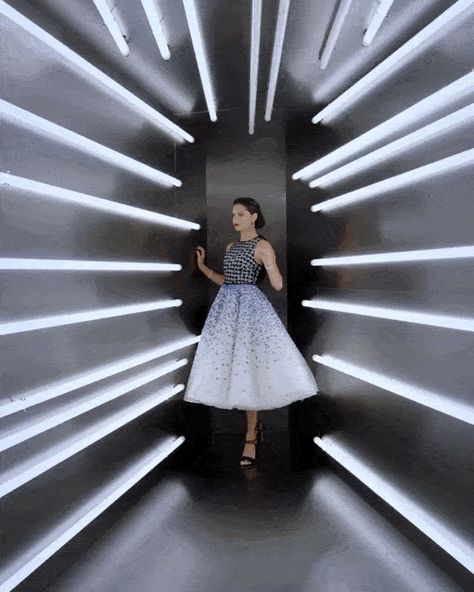 Video Portraits of Celebrities in a Neon Lights Tunnel at Vogue Met Gala Event Technology, Light Tunnel, Photo Zone, Futuristic Fashion, Event Inspiration, Vogue Magazine, Adriana Lima, Light Installation, Exhibition Design