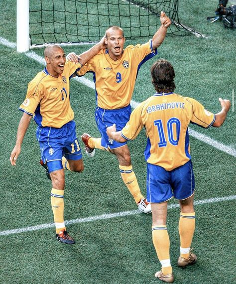 Henrik Larsson, Sweden Football, Classic Football Shirts, Zlatan Ibrahimović, National Football Teams, Football Team, Football Shirts, Beautiful Landscapes, 9 And 10