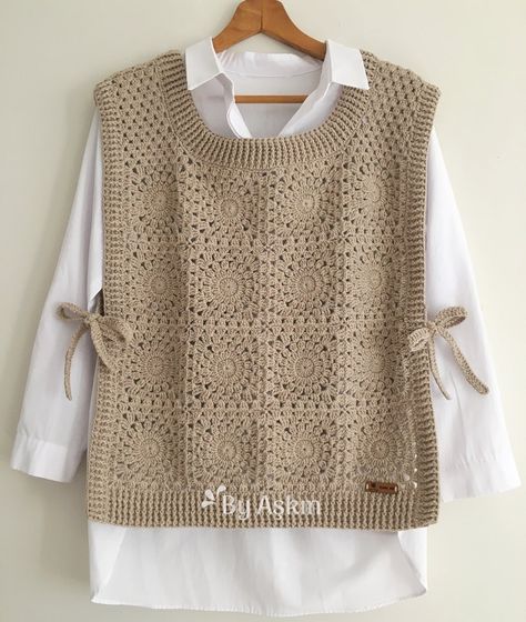 Bʏ Aşᴋıɴ (@askn_knit) • Instagram photos and videos Clothes With Crochet, Knitting Motifs, Crochet Gilet, Gilet Crochet, Pattern Blanket, Crochet Cord, Mode Crochet, Easy Crochet Stitches, Pola Amigurumi