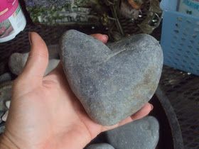 Heart Shaped Rocks Ideas, Heart Rocks Display Ideas, Rock Collection Display, I Love You Sister, Heart Rocks, Native American Tools, Heart Shaped Rocks, 3 Hearts, Romantic Heart