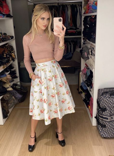 Chiara Ferragni Outfits, Chiara Ferragni Style, Icon Clothing, Suede Skirt, Skirt Fashion, Floral Skirt, Fashion Inspo Outfits, Midi Skirt, Prada