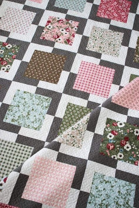 Layer Cake Quilt, Layer Cake Patterns, Layer Cake Quilt Patterns, Panel Quilt Patterns, Charm Pack Quilt, Quilt Layers, Cake Quilt, Beginner Quilt, Layer Cake Quilts