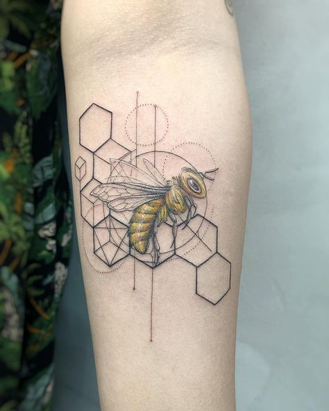 Geometric Insect Tattoo, Geometric Bee Tattoo, Geometric Bee, Hamsa Tattoo Design, Bee Tattoos, Honeycomb Tattoo, Tattoo Concepts, Hamsa Tattoo, Insect Tattoo