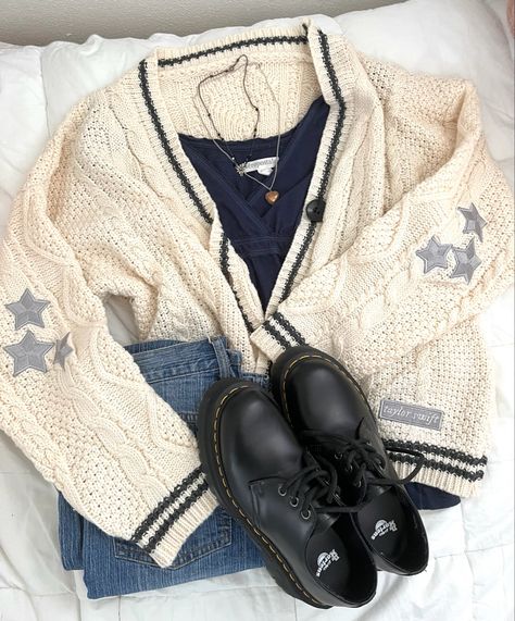 Cardigan Ideas Outfits, Folklore Sweater Outfit, Taylor Swift Sweater Outfits, Cute Cardigans Outfits, Ts Cardigan Outfits, Taylor Swift Merch Outfit Ideas, Blue Outfit Inspo Aesthetic, Taylor Merch Outfit, Folklore Cardigan Outfit Ideas