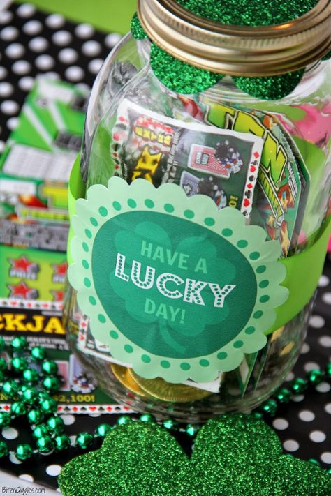 "Have a Lucky Day" Mason Jar Gift With FREE Printable- Fill with chocolate coins, scratch-off lottery tickets, cookies, etc. for that "LUCKY" someone on St. Patrick's Day! {BitznGiggles.com} Gifts For Sister In Law, Lottery Ticket Gift, Mason Jar Gift, Secret Pal, Cute Gifts For Friends, Nephew Birthday, Chocolate Coins, Mason Jar Crafts Diy, Lottery Tickets