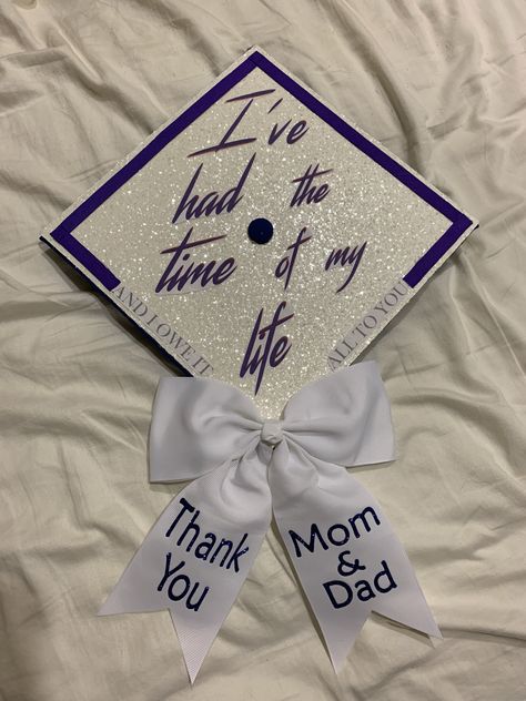 Thanks Mom And Dad Graduation Cap, Grad Cap Bow, Dance Graduation Cap, Graduation Cap Bow, Graduation Pictures Outfits, Diy Grad Cap, Graduation Things, College Grad Cap Ideas, Bucket List For Teens