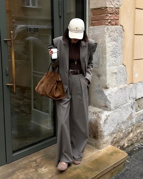 Green Slacks Outfit, Green Slacks Outfit Women, Earthy Tones Outfit, Fall Work Outfits For Women, Green Slacks, Slacks Outfit, Fall Work Outfits, Neutral Tops, Autumn Collection