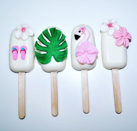 Aloha cakesicles perfect for a Hawaiian theme birthday party by Liliana Da Silva from Sugarella Sweets Hawaiian Theme Party Food, Hawaiian Theme Birthday, Hawaiian Ice Cream, Cakesicles Ideas, Magnum Chocolate, Popsicles Cake, Ice Cream Cake Pops, Hawaiian Baby Showers, Hawaiian Cake