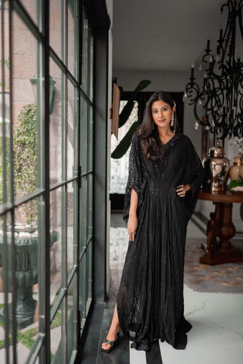 Luxury Bollywood Style Cutdana Kaftan, Bollywood Style Long Sleeve Evening Kaftan, Bollywood Black Kaftan For Party, Luxury Long Sleeve Bollywood Kaftan, Embroidered Bollywood Style Black Kaftan, Happy Birthday Sister Funny, Kaftan Designs, Sisters Funny, Happy Birthday Sister