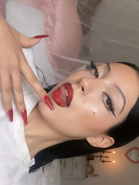 Dark Makeup Red Lips, Makeup Looks For Red Lipstick, Red Lip Eyeliner, Siren Eyes Red Lip, Witch Makeup Red Lips, Feminine Fatale Makeup, Make Up With Red Lips Tutorials, Red Nails Red Lips, Dark Feminine Lips