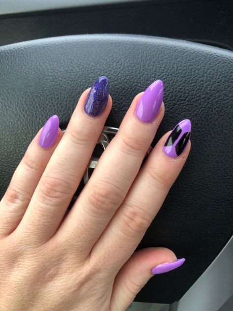 BTS ARMY purple borahae nails Purple Nails Speak Now, Bts Inspired Nails Purple, Black And Purple Nails Aesthetic, Bts Nails Ideas, Bts Nails, Purple Nails Galaxy, Army Nails, Light Purple Nails, Ombre Nail Art Designs