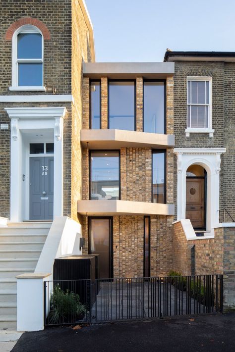 Victorian Street, House In London, Wooden Trellis, Dutch House, London Architecture, Narrow House, Brick Flooring, Victorian Terrace, Coach House