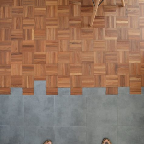 Tiles Into Wooden Floor, Wood Flooring To Tile Transition, Wood Carpet Transition, Parquet To Tile Transition, Tile Fading Into Wood Floor, Mixed Flooring Ideas, Wooden Tiles Flooring, Wood Floor Transition, Floor Transitions