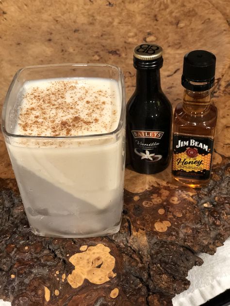 The Royal Brunch  2 nips Baileys Vanilla Cinnamon, 1 nip Jim Beam Honey Whiskey. Mix the 2 liquors server over ice.  Cheers! Recipes With Baileys, Baileys Irish Cream Drinks, Relaxing Drinks, Irish Cream Drinks, Vanilla Drinks, Cream Drinks, Cinnamon Drink, Honey Whiskey, Honey Drink