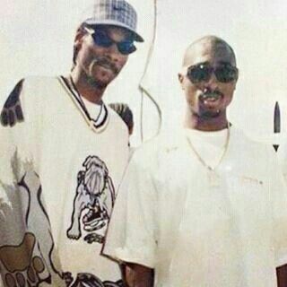 Snoop Dogg and Tupac Shakur Snoop Dogg And Tupac, Tupac Photos, Hip Hop Images, 90s Rappers Aesthetic, Hip Hop Aesthetic, Cultura Hip Hop, 90s Rappers, Looks Hip Hop, Tupac Pictures