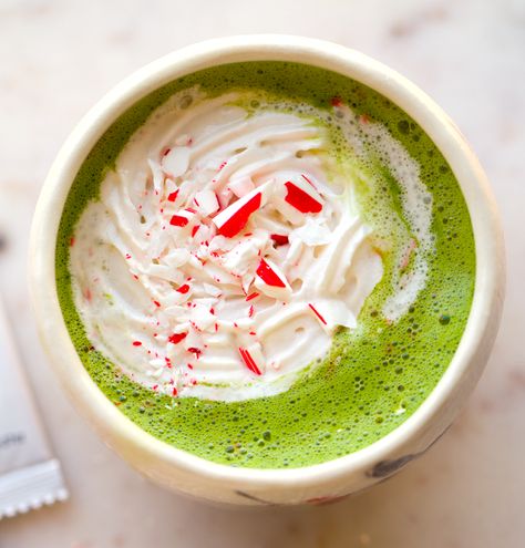 Candy Cane Nog Holiday Matcha Latte   Encha Holiday Gifts (Giveaway too!) Encha Matcha, Vegan Beverages, Hot Teas, Vegan Drinks Recipes, Verde Matcha, Peppermint Latte, Delicious Holiday Desserts, Matcha Recipes, Best Matcha