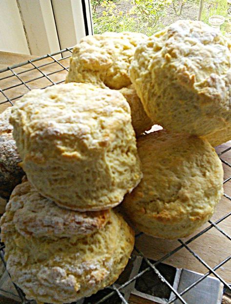 Here's a foolproof Scottish scone recipe, handed down through generations of Johanna's Highland forebears. To make good scones you need cold hands! Potato Bread Recipe Homemade, Healthy Sweet Potato Bread, Sweet Potato Bread Recipe, Traditional Shortbread Recipe, Potato Bread Recipe, Savory Breads, Scottish Food, Healthy Sweet Potato, Bread Healthy