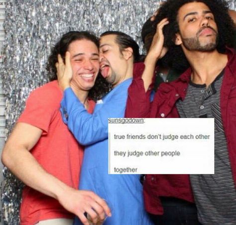 Diggs Wallpaper, Hamilton Cast Pictures, Hamilton Cast Funny Pictures, Hamilton Original Cast, Instagram Profile Picture, Hamilton Memes Hilarious, Cast Of Hamilton, Jefferson And Hamilton Memes, Daveed Diggs