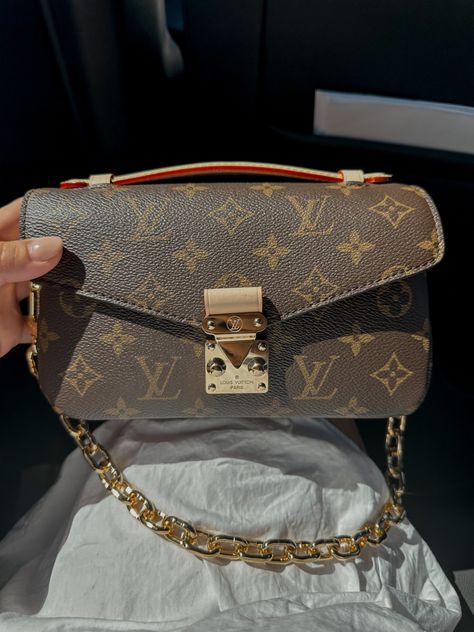 #designerbag #louisvuittonhandbags #luxurybag Lv Pochette Metis East West, Lv Metis Pochette Outfit, Pochette Metis East West, Lv Metis, Future Board, Lv Pochette Metis, Designer Purses And Handbags, Money Purse, Louis Vuitton Pochette Metis