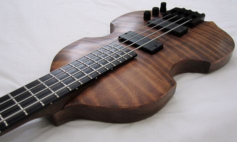 Wilkat Headless Beatle Bass Instruments Diy, Yamaha Bass Guitar, Music Instruments Diy, Yamaha Bass, Bass Guitar Lessons, Diy Guitar, Learn Violin, Guitar Photos, Electric Bass Guitar