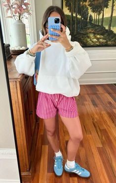 Chica Chola, Dinner Outfit Casual, Italian Summer Outfits, Latina Outfits, Look Adidas, European Summer Outfits, Downtown Outfits, Nashville Outfits, Spring Fashion Casual