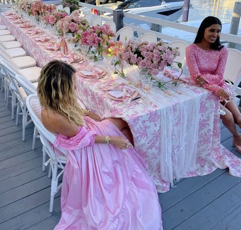 Outfits Simples, Outfit Soiree, Fancy Birthday Party, Fancy Baby Shower, Outfit Ideas For Winter, Fashion Outfits Ideas, Bridal Shower Inspo, Silk Fashion, Outfit 2020