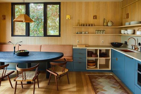 Studio Shamshiri on Instagram: “The pool house kitchen in our recently completed Los Altos residence #studioshamshiri  Photo by @yoshihiromakino” Studio Shamshiri, Pool House Kitchen, Casa Vintage, Upper Cabinets, La Jolla, Ranch House, Pool House, 인테리어 디자인, A Kitchen