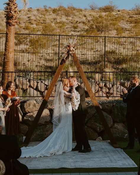 You guys loved it the last time I posted SNEAK PEEKS so here you go again ✨💐👰🏼 A sneak peek of Nicolle and Ben’s Zion National Park / Airbnb wedding 🫶🏼 A couple things that I loved about this day: • We had the most amazing weather and lighting • Nicolle and Ben shared private vows together in the park • Nicolle’s sleeves!!! • The orange sunset as they cut their cake • The bubble send-off was sooo fun 🫧 • And I especially love the bridal party shots! Couple: @n.klukken @b__grant__ Photograp... Bridal Party Shots, Private Vows, Airbnb Wedding, Party Shots, Orange Sunset, Couple Things, The Bubble, Zion National Park, Photo Instagram