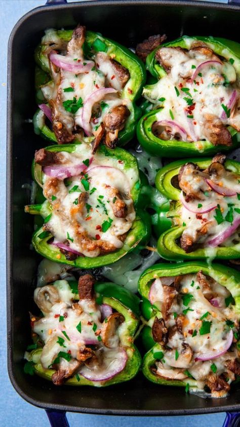 Lower Carb Meals, Cheesesteak Stuffed Peppers, Low Carb Meal, Green Peppers, Diet Vegetarian, Peppers Recipes, Beef Dinner, Bell Peppers, Main Meals