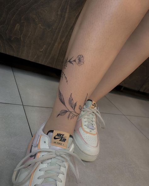 Tattoo Around Ankle Wraps, Wrap Tattoo Ankle, Ankle Wrapped Tattoo, Floral Vine Ankle Tattoo, Ankle Tattoo Inside, Flowers Wrapped Around Leg Tattoo, Flower Vine Ankle Tattoo, Tattoo For Ankle Woman, Wraparound Ankle Tattoo