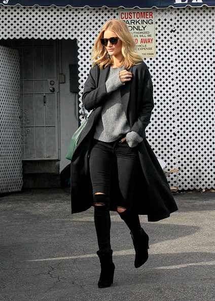 Celebrity Jeans, Rosie Huntington Whiteley Style, Rosie Huntington, Olivia Culpo, Fashion Articles, Huntington Whiteley, Rosie Huntington Whiteley, Outfit Trends, Street Style Winter