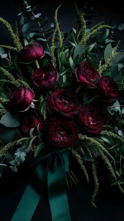 Wine Green And Black Wedding, Dark Wedding Floral Arrangements, Romantic Green Aesthetic, Forest Green And Dark Red Wedding, Emerald Moody Wedding, Dark Green Bridal Bouquet, Emerald And Magenta Wedding, Dark Romantic Wedding Bouquet, Dark Nature Wedding Theme