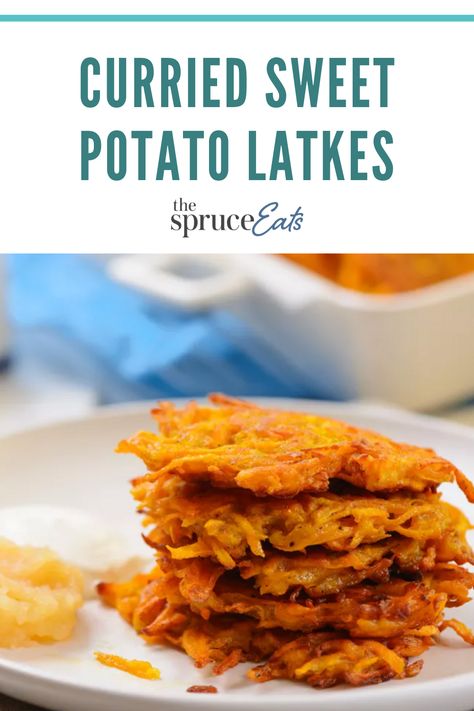 Low Calorie Vegetarian, Latkes Recipe, Sweet Potato Latkes, Potato Latke Recipe, Potato Latkes, Beachbody Recipes, Winter Dinner Recipes, Recipes Sweet, Vegetarian Dinners