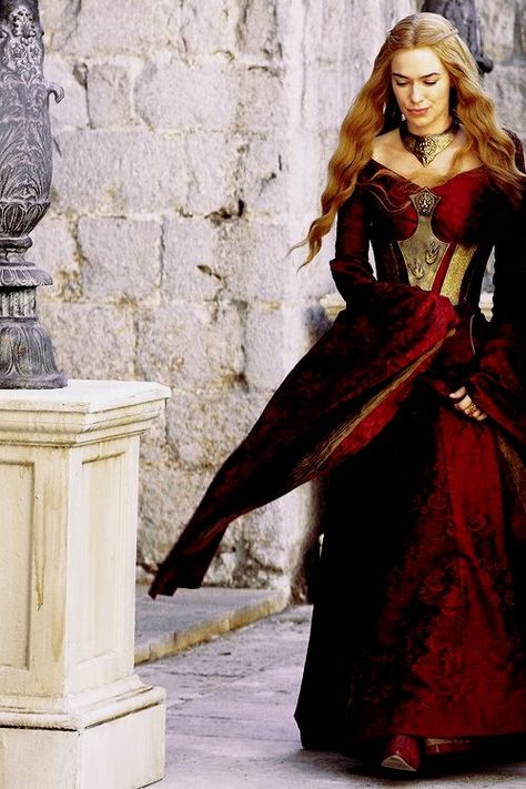 Game Of Thrones Costumes, Game Of Thrones Tv, Lena Headey, Hbo Game Of Thrones, Cersei Lannister, Gra O Tron, Games Of Thrones, Game Of Thrones Houses, Medieval Clothing